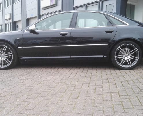 Audi S8 V10